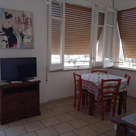 Holiday House Maurizio Formia Bagian luar foto