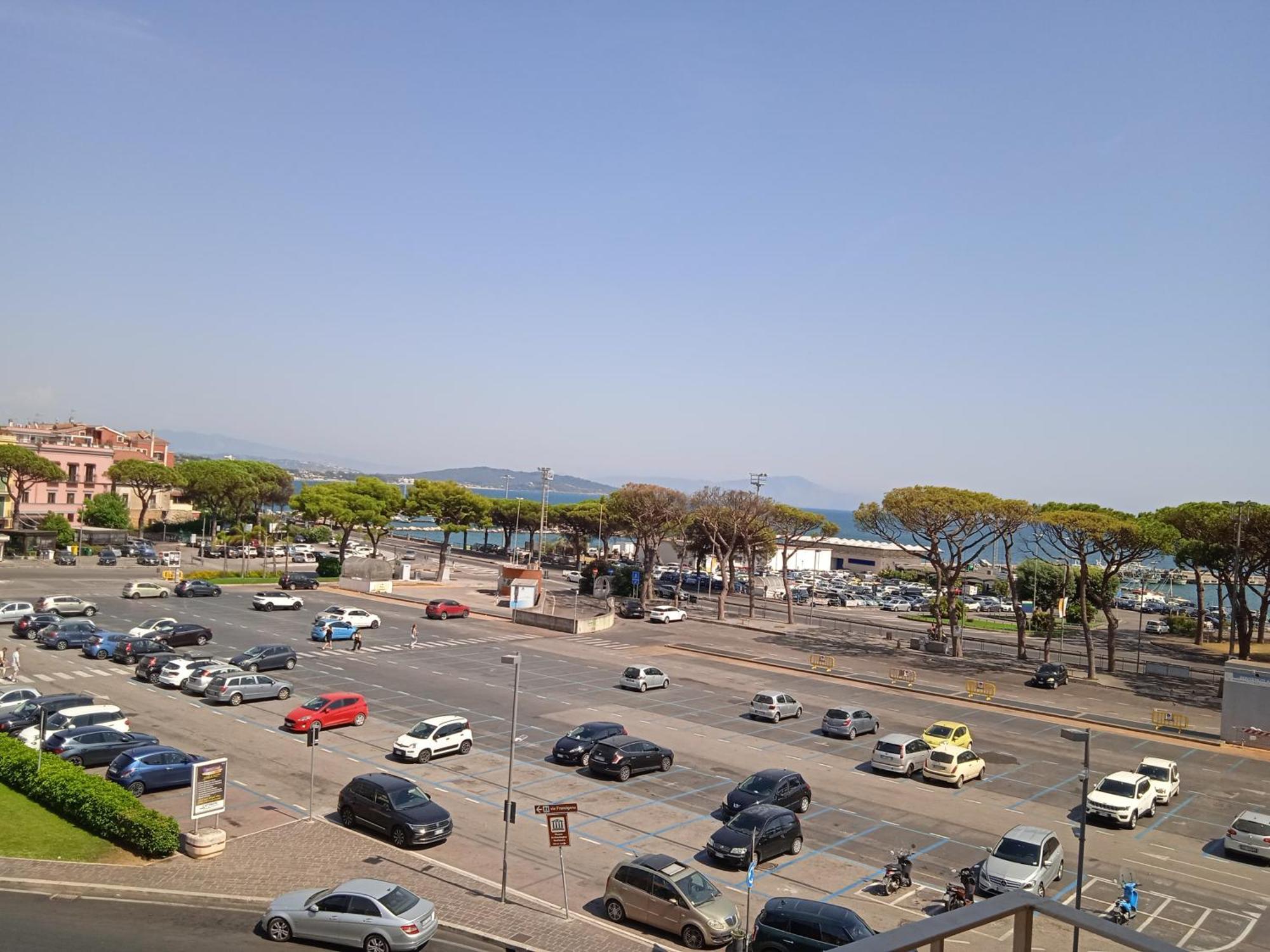 Holiday House Maurizio Formia Bagian luar foto